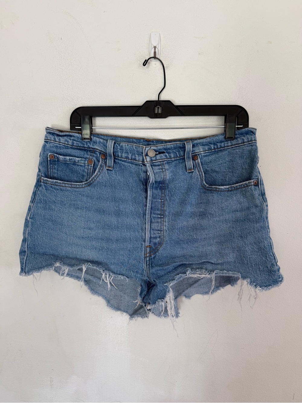 Levis Womens 501 Raw Hem Cut Off Button Fly Blue Shorts, Size 33